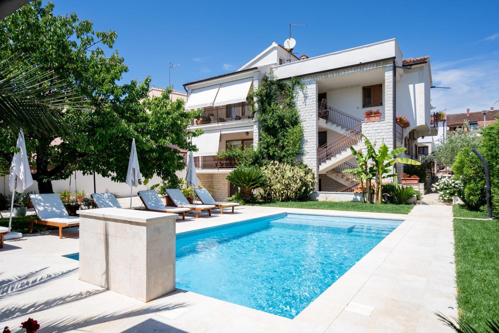 Apartments Maras Porec Esterno foto