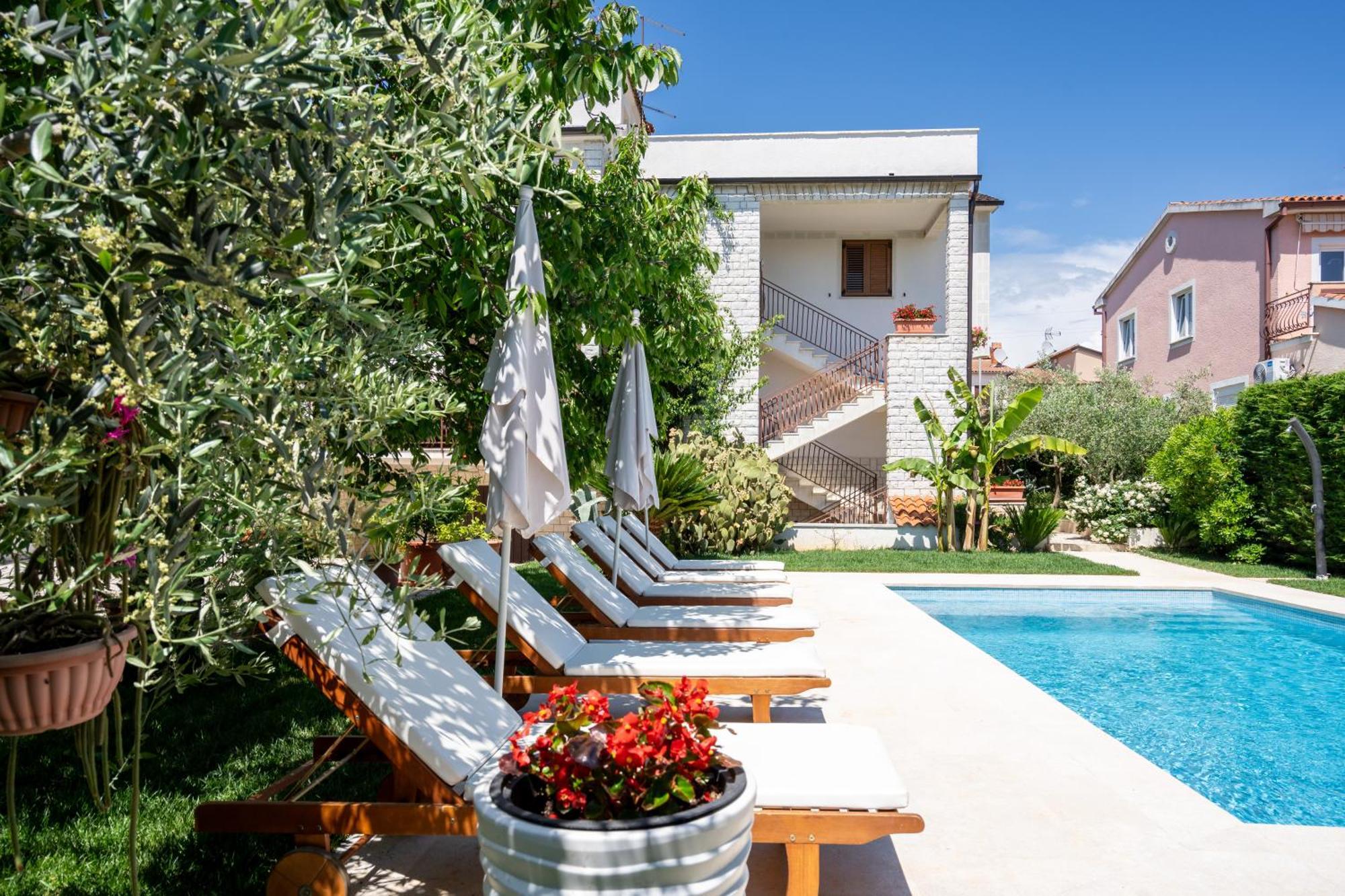 Apartments Maras Porec Esterno foto