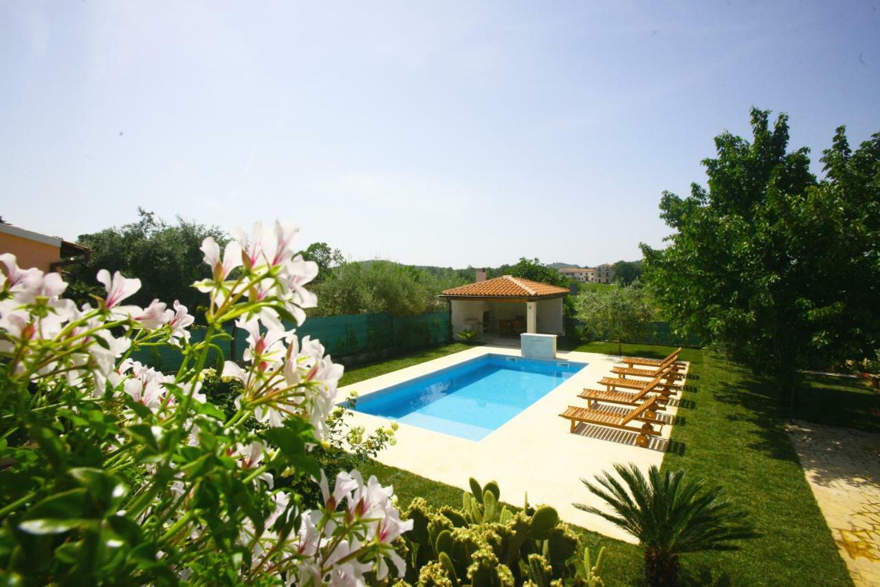 Apartments Maras Porec Esterno foto